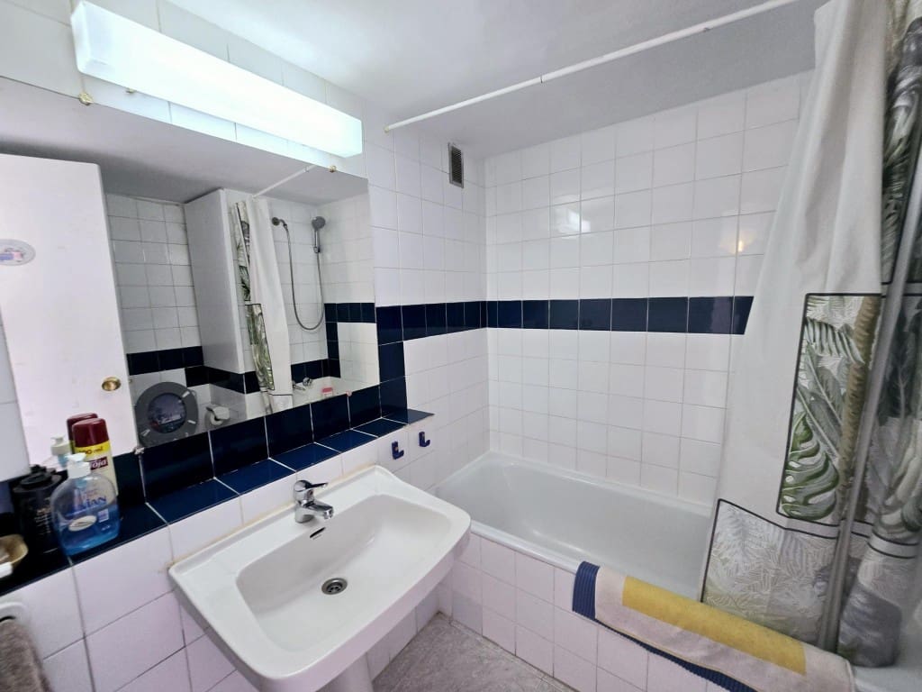 1 Zimmer Strandapartment zu verkaufen in Roses mit Pool - 127.000 € (Ref: 10019407)