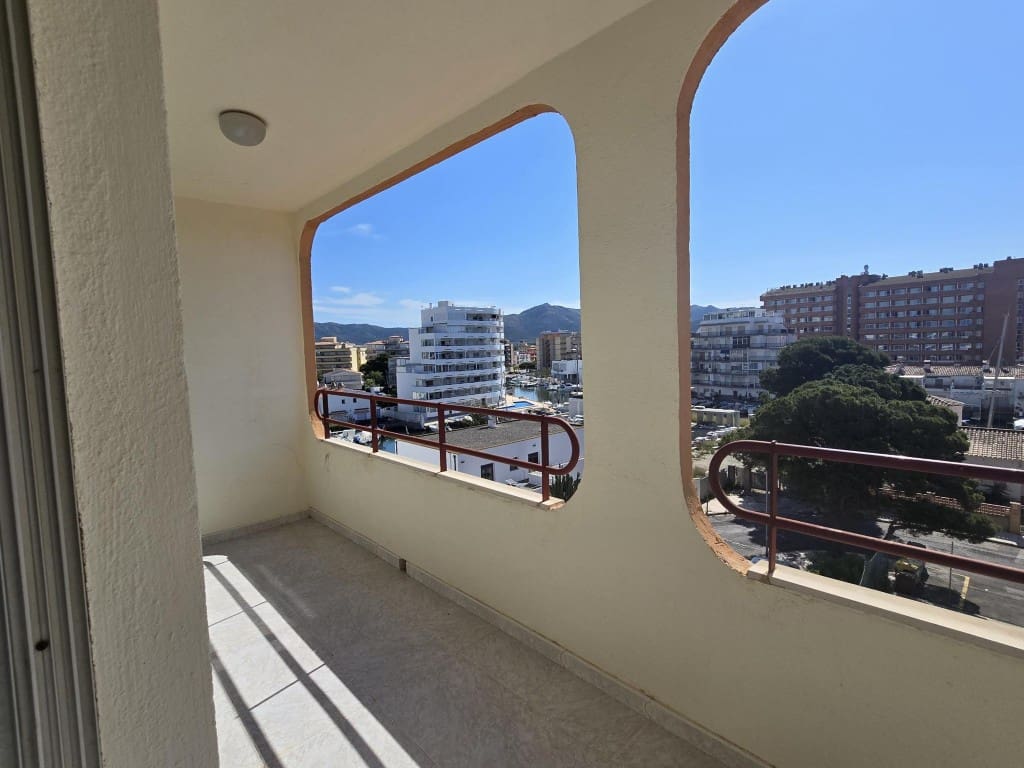 1 Zimmer Strandapartment zu verkaufen in Roses mit Pool - 127.000 € (Ref: 10019407)