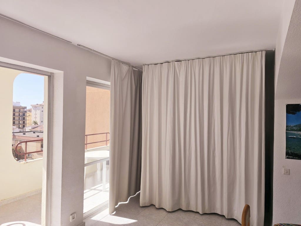 1 Zimmer Strandapartment zu verkaufen in Roses mit Pool - 127.000 € (Ref: 10019407)
