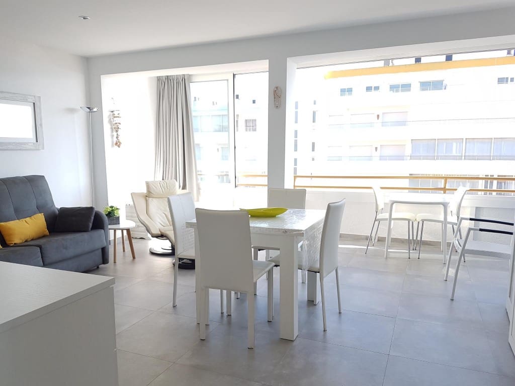 2 bedroom Beach Apartment for sale in Roses with pool - € 300,000 (Ref: 10044081)