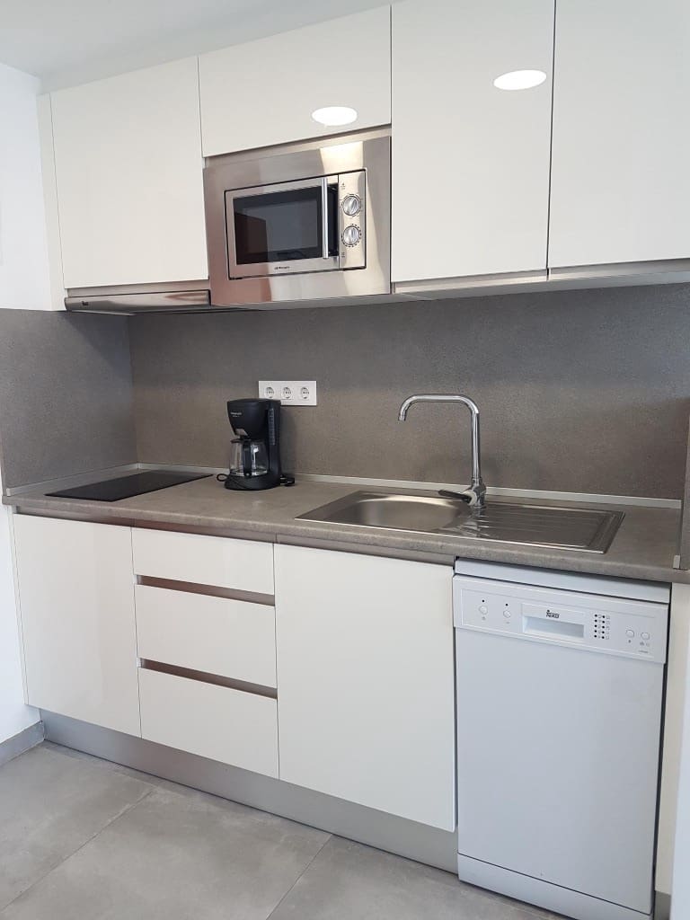 2 bedroom Beach Apartment for sale in Roses with pool - € 300,000 (Ref: 10044081)
