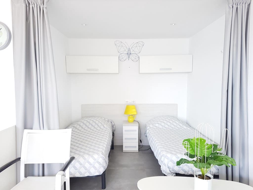 2 bedroom Beach Apartment for sale in Roses with pool - € 300,000 (Ref: 10044081)