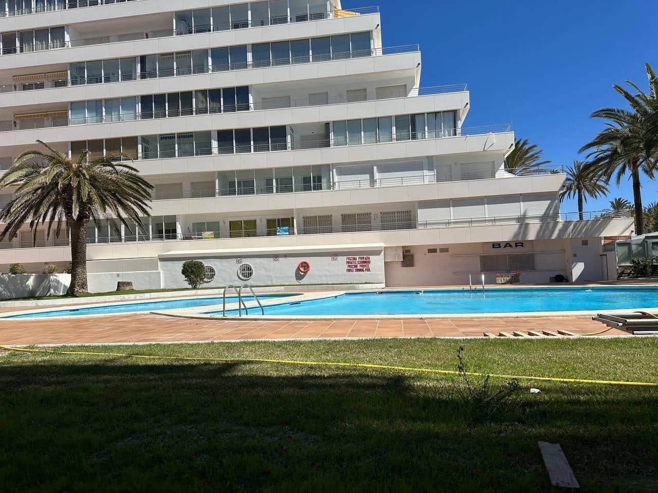 2 bedroom Beach Apartment for sale in Roses with pool - € 300,000 (Ref: 10044081)