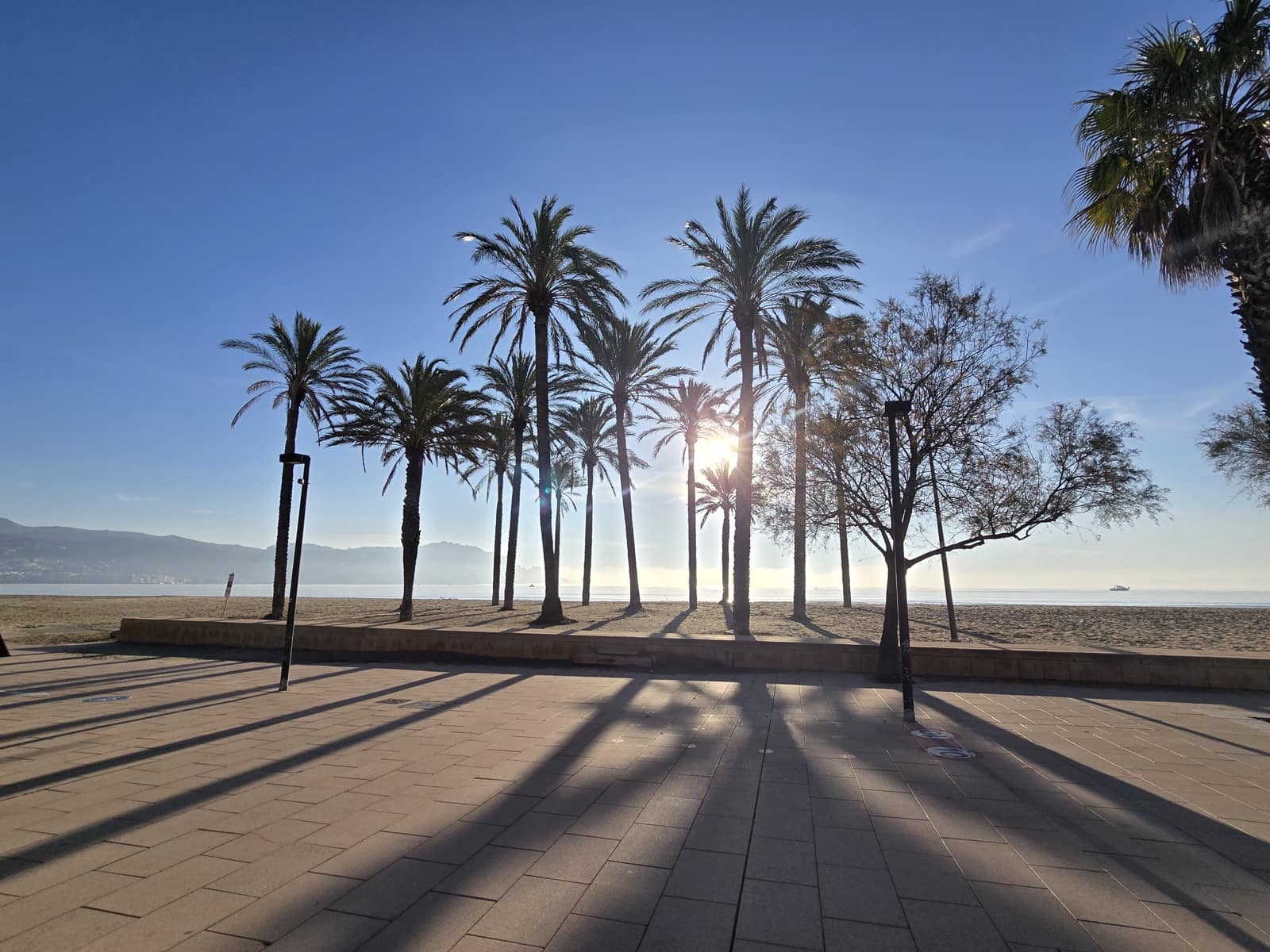 2 bedroom Beach Apartment for sale in Roses with pool - € 300,000 (Ref: 10044081)