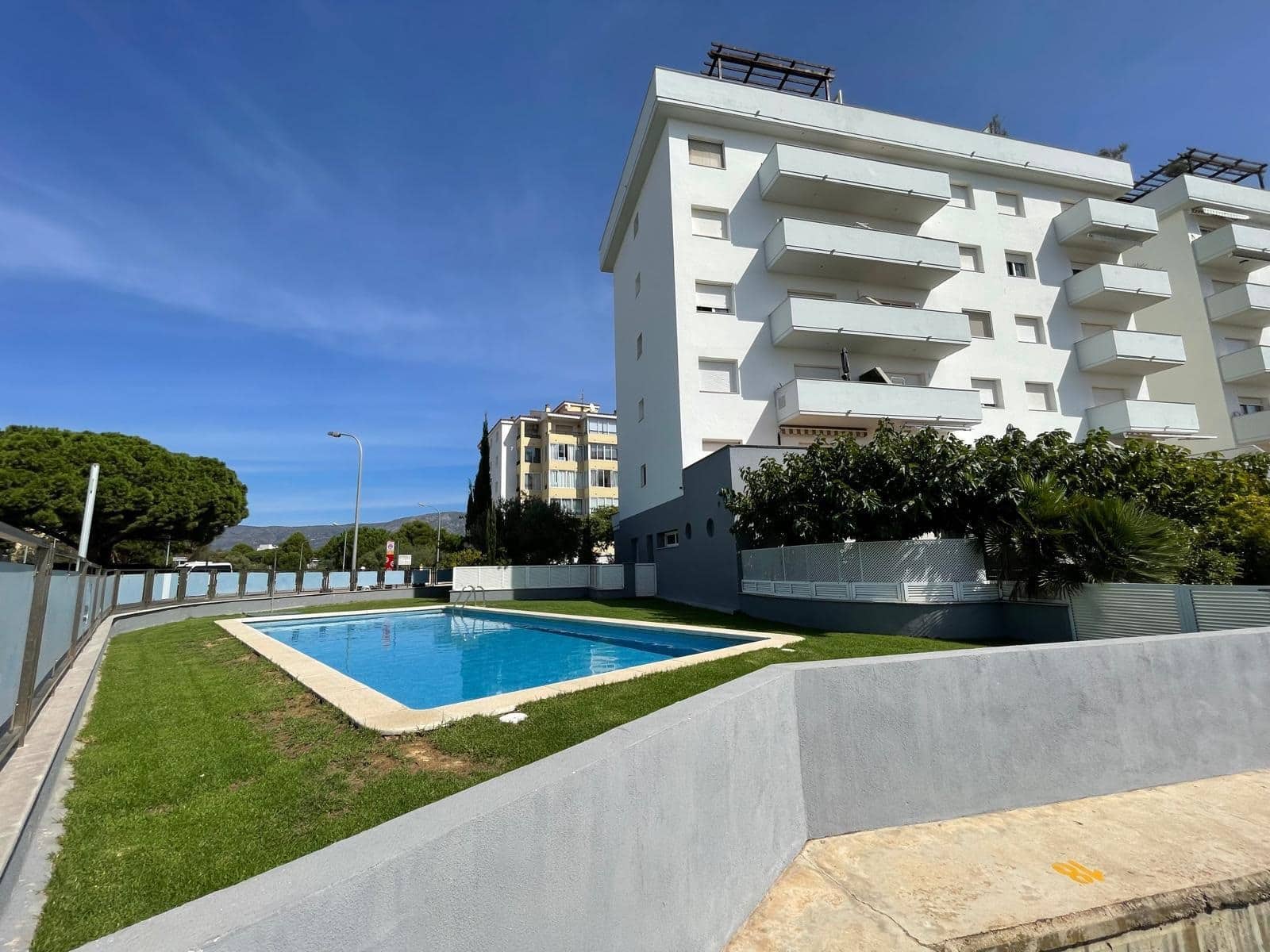 3 bedroom Apartment for sale in Roses with pool garage - € 285,000 (Ref: 10156881)
