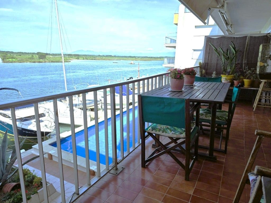 2 Zimmer Apartment zu verkaufen in Roses mit Pool - 228.000 € (Ref: 8332208)