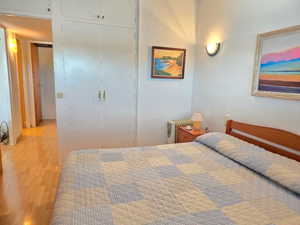 2 Zimmer Apartment zu verkaufen in Roses mit Pool - 228.000 € (Ref: 8332208)