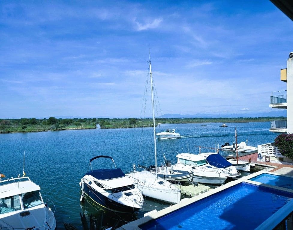 2 Zimmer Apartment zu verkaufen in Roses mit Pool - 228.000 € (Ref: 8332208)