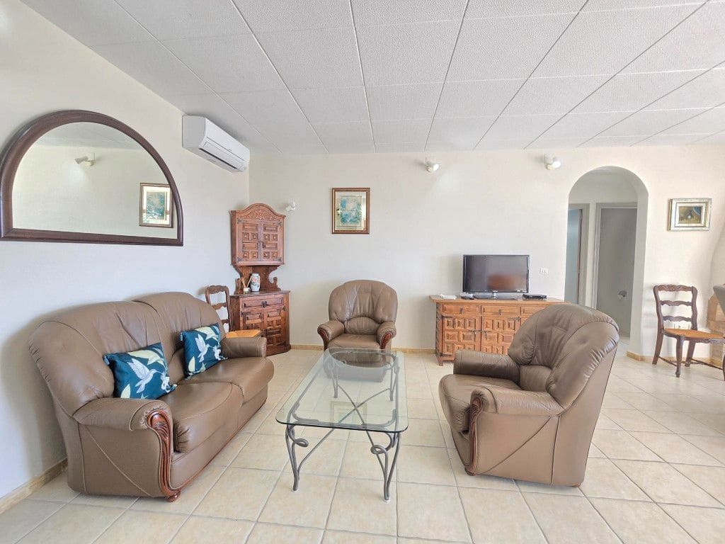 5 slaapkamer Villa te koop in Roses met garage - € 375.000 (Ref: 8840363)