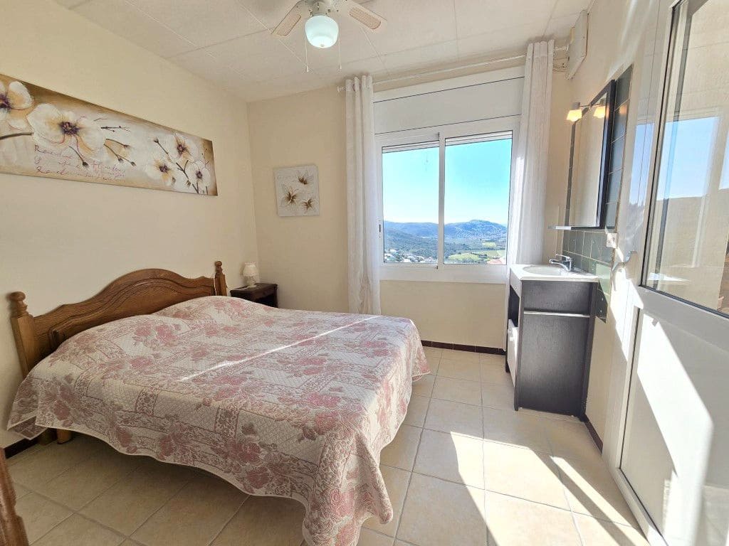 5 slaapkamer Villa te koop in Roses met garage - € 375.000 (Ref: 8840363)