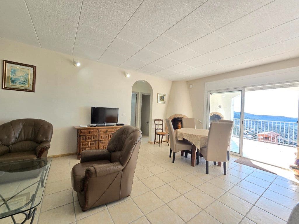 5 slaapkamer Villa te koop in Roses met garage - € 375.000 (Ref: 8840363)