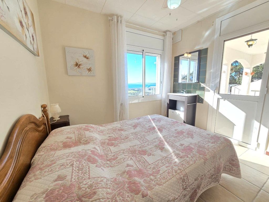 5 slaapkamer Villa te koop in Roses met garage - € 375.000 (Ref: 8840363)