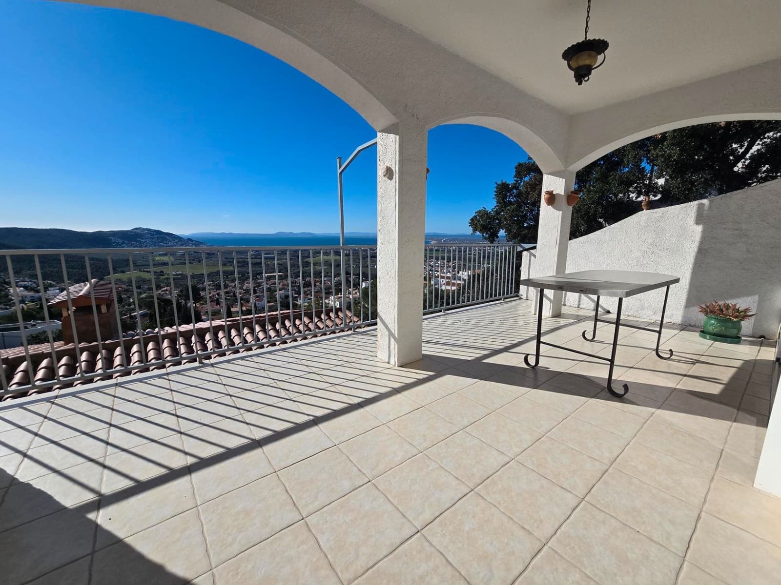 5 slaapkamer Villa te koop in Roses met garage - € 375.000 (Ref: 8840363)