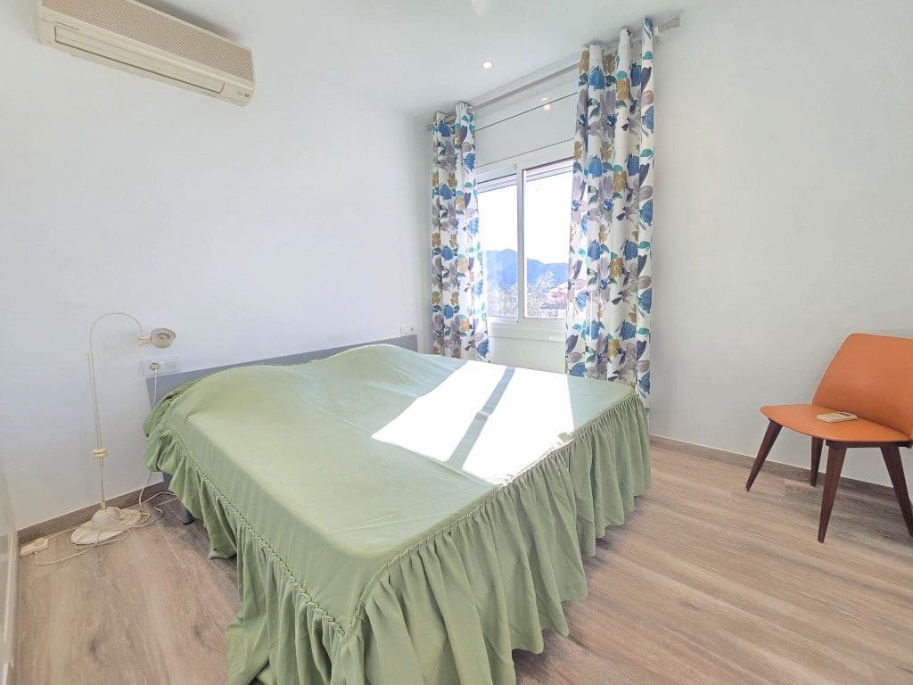 5 slaapkamer Villa te koop in Roses met garage - € 375.000 (Ref: 8840363)