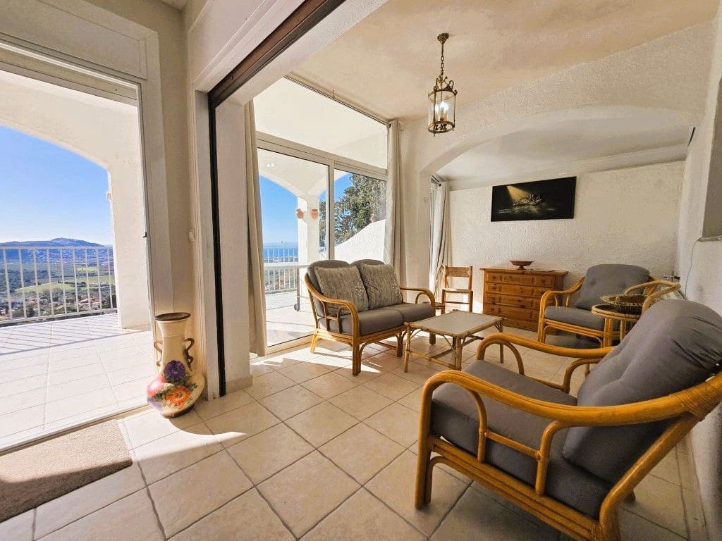 5 slaapkamer Villa te koop in Roses met garage - € 375.000 (Ref: 8840363)