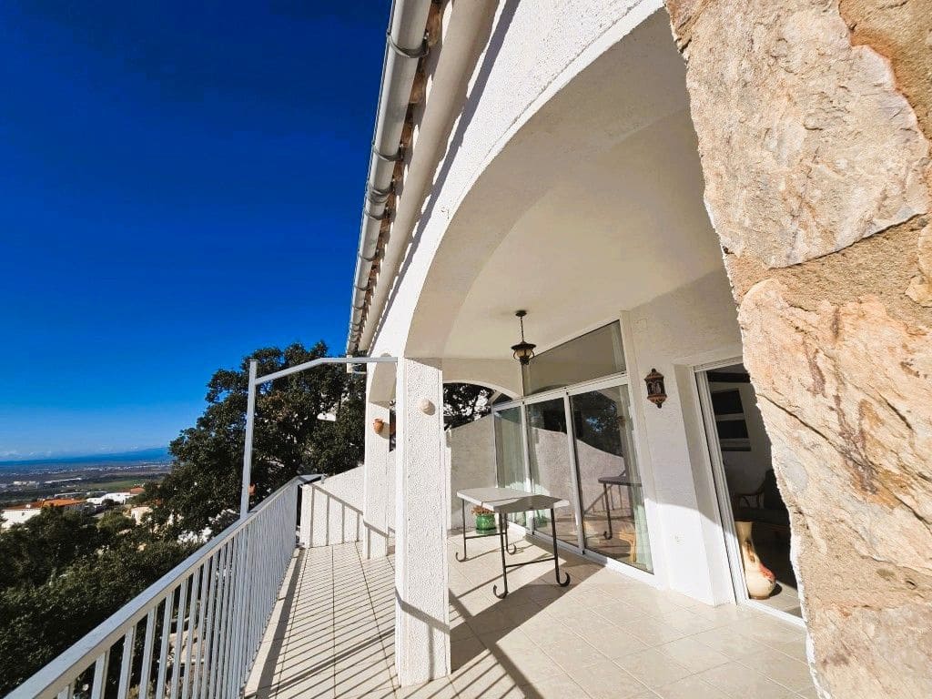 5 slaapkamer Villa te koop in Roses met garage - € 375.000 (Ref: 8840363)