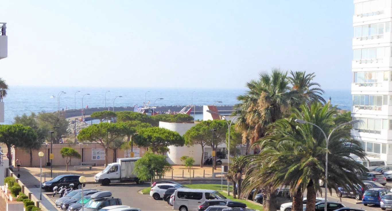 1 bedroom Beach Apartment for sale in Roses - € 135,000 (Ref: 9040938)