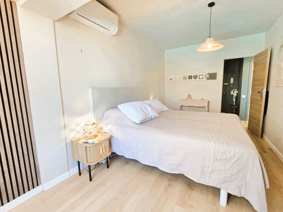 1 soveværelse Strandlejlighed til salg i Roses med swimmingpool - € 349.500 (Ref: 9205484)