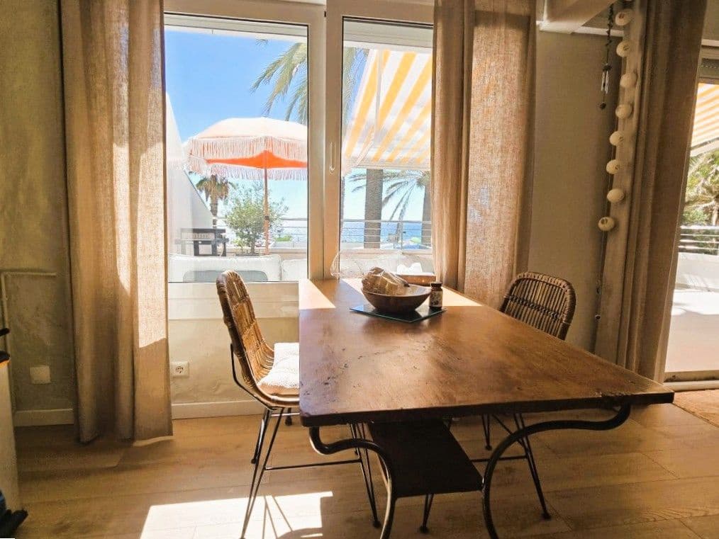 1 soveværelse Strandlejlighed til salg i Roses med swimmingpool - € 349.500 (Ref: 9205484)