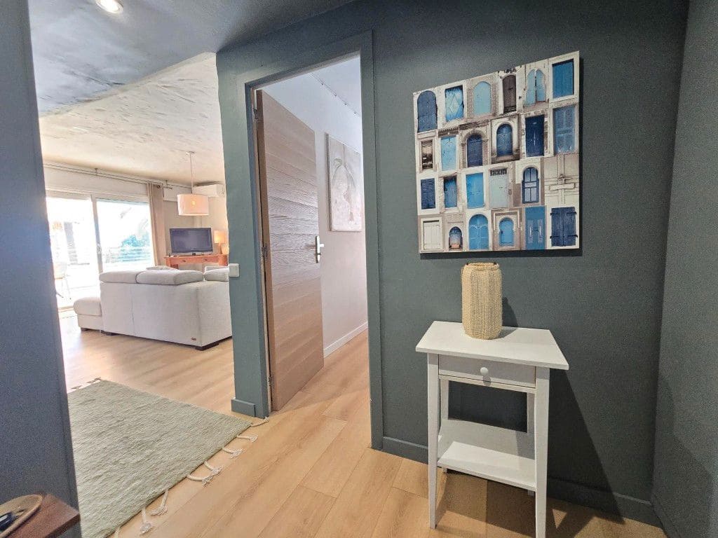 1 soveværelse Strandlejlighed til salg i Roses med swimmingpool - € 349.500 (Ref: 9205484)