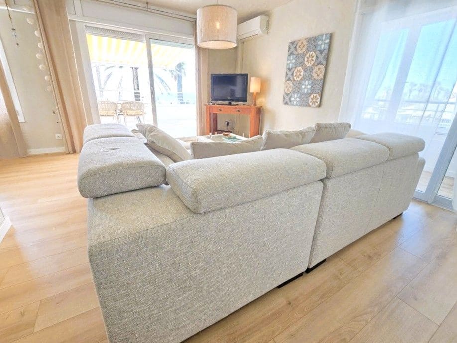 1 soveværelse Strandlejlighed til salg i Roses med swimmingpool - € 349.500 (Ref: 9205484)