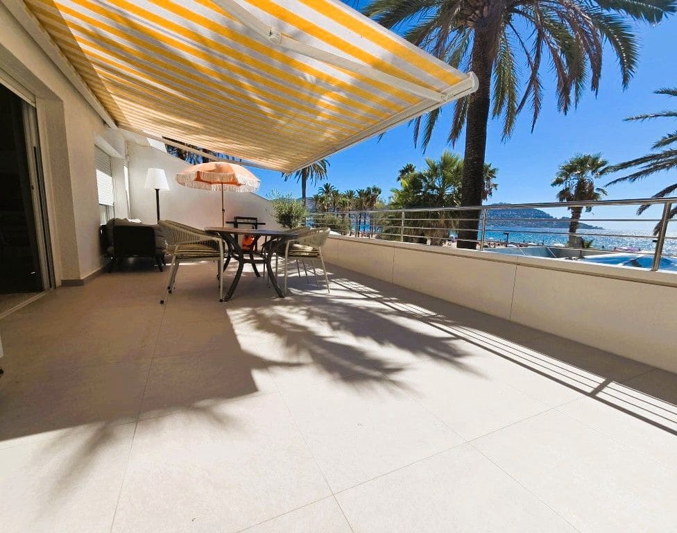 1 soveværelse Strandlejlighed til salg i Roses med swimmingpool - € 349.500 (Ref: 9205484)