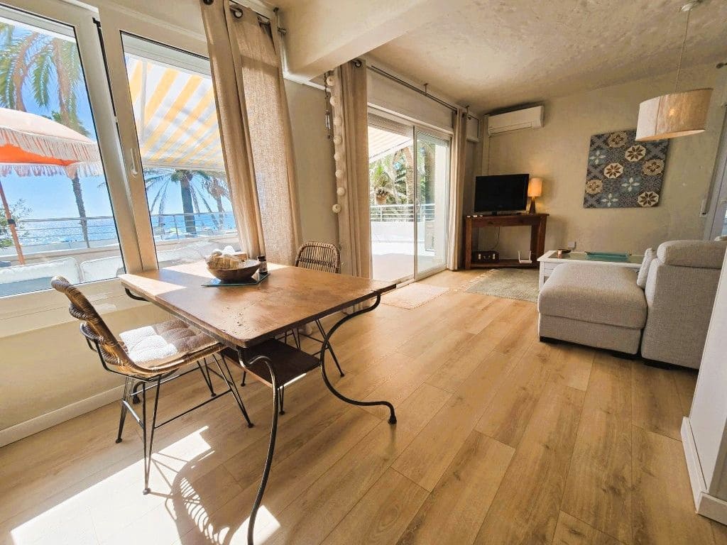 1 soveværelse Strandlejlighed til salg i Roses med swimmingpool - € 349.500 (Ref: 9205484)