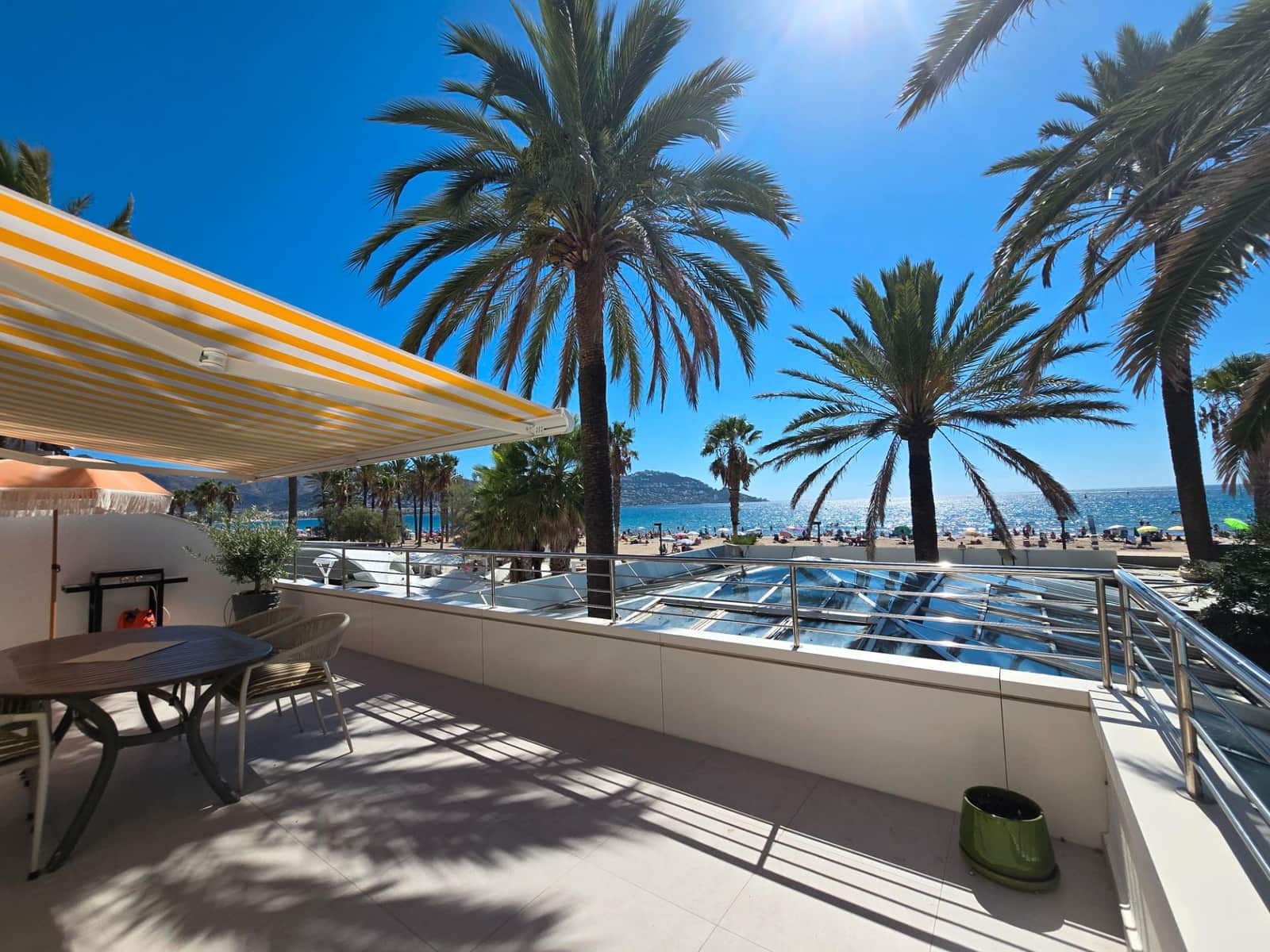 1 soveværelse Strandlejlighed til salg i Roses med swimmingpool - € 349.500 (Ref: 9205484)