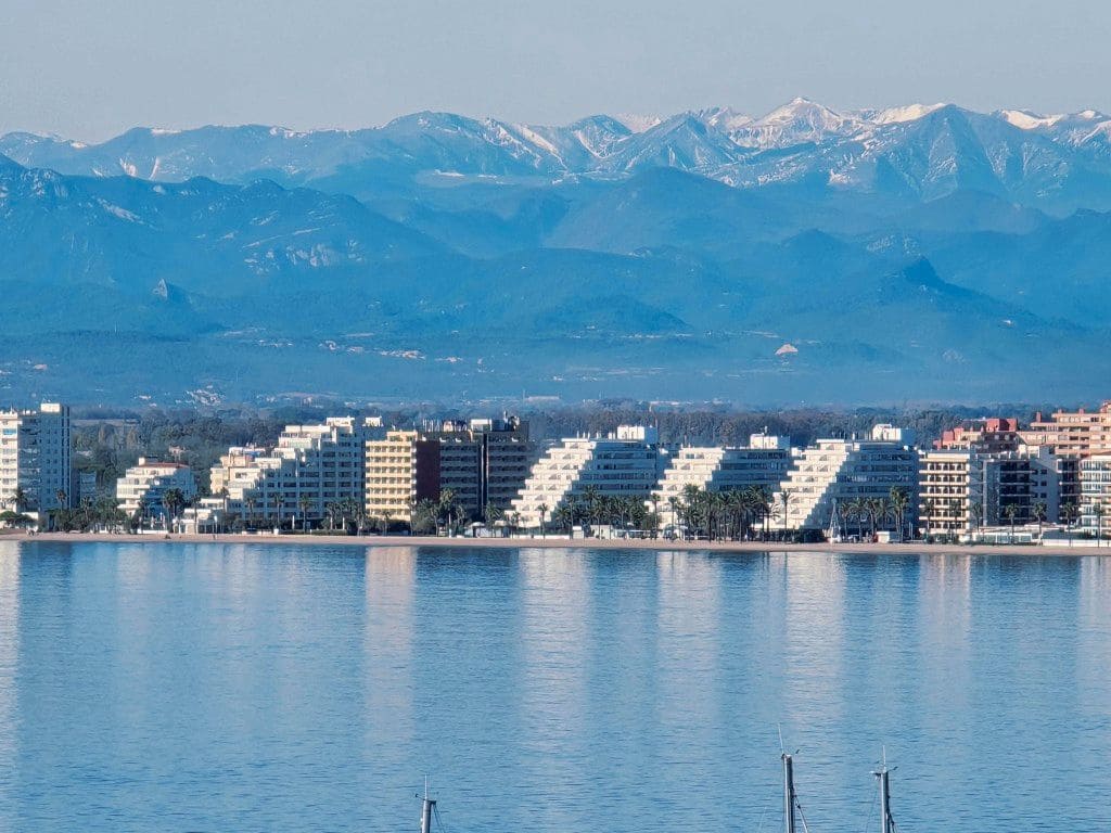 1 soveværelse Strandlejlighed til salg i Roses med swimmingpool - € 349.500 (Ref: 9205484)