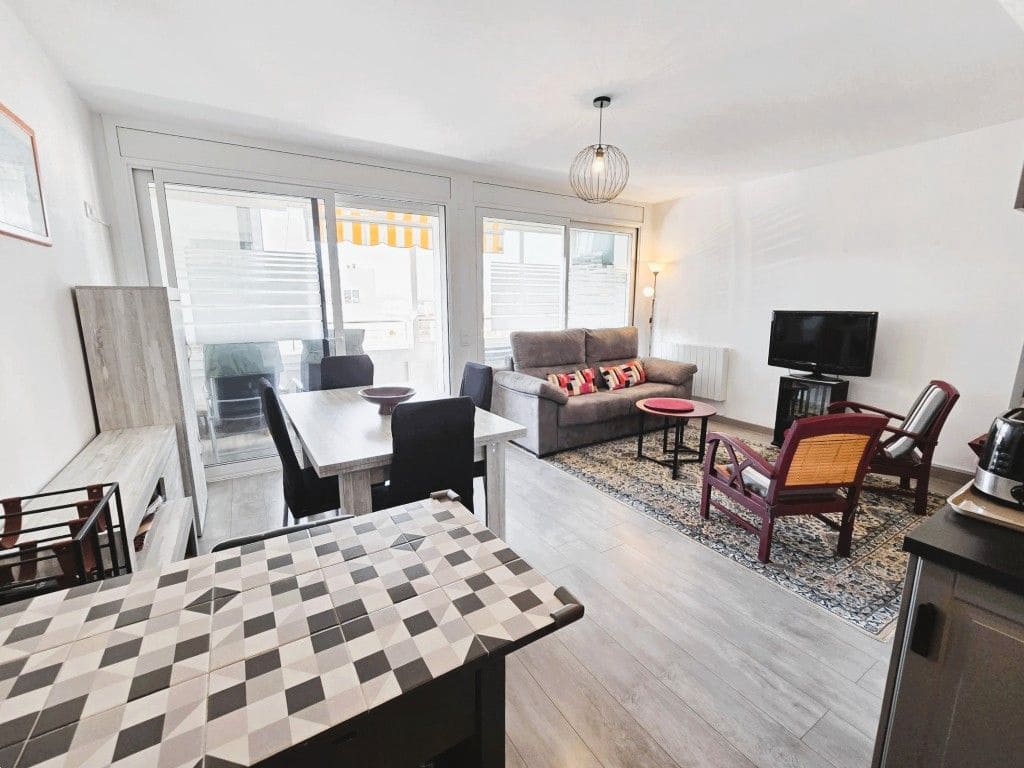 1 soveværelse Strandlejlighed til salg i Roses med swimmingpool - € 212.500 (Ref: 9297749)