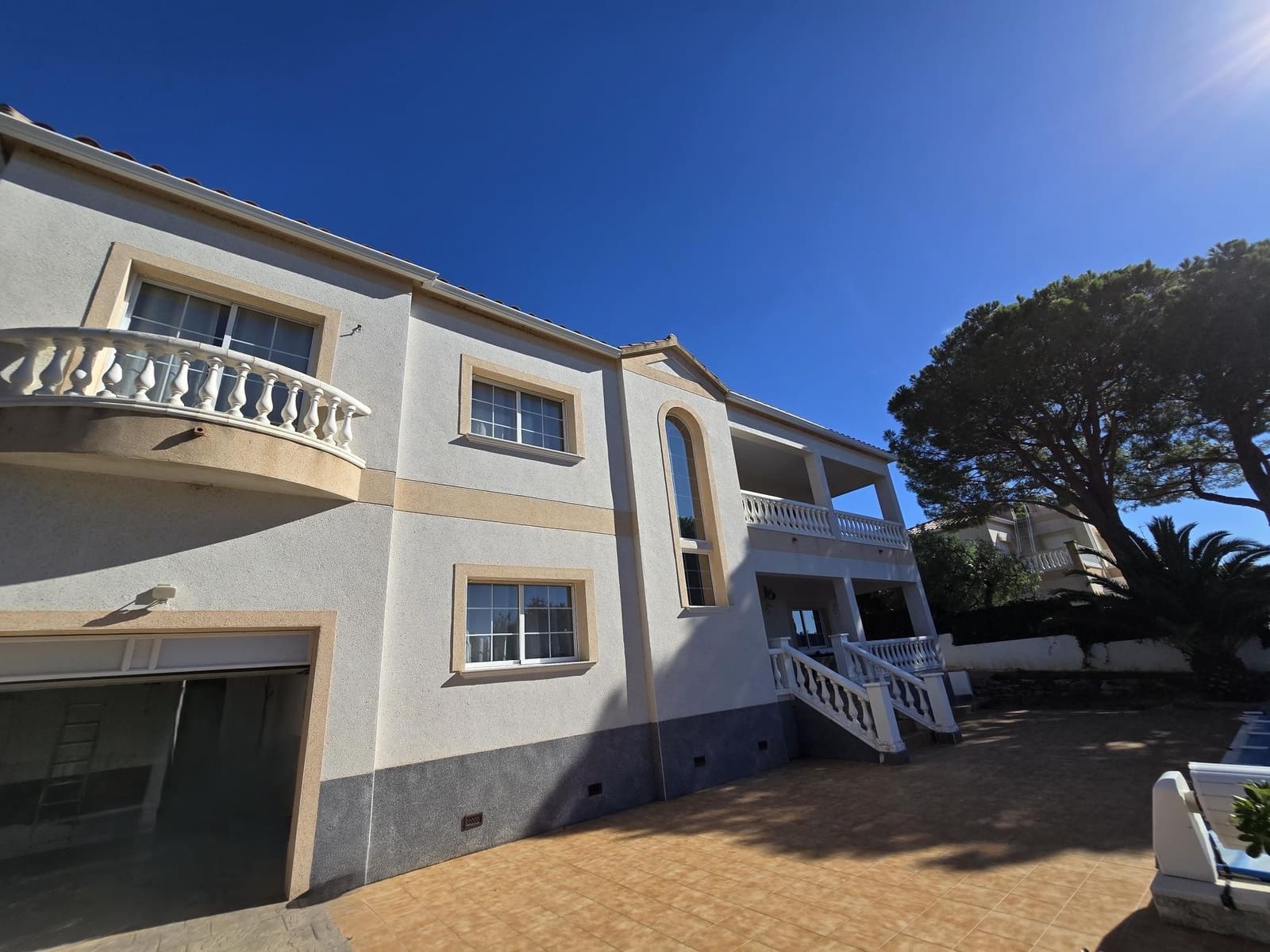 4 Zimmer Villa zu verkaufen in Pau mit Pool Garage - 695.000 € (Ref: 9335434)