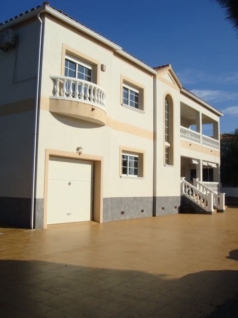 4 bedroom Villa for sale in Pau with pool garage - € 695,000 (Ref: 9335434)