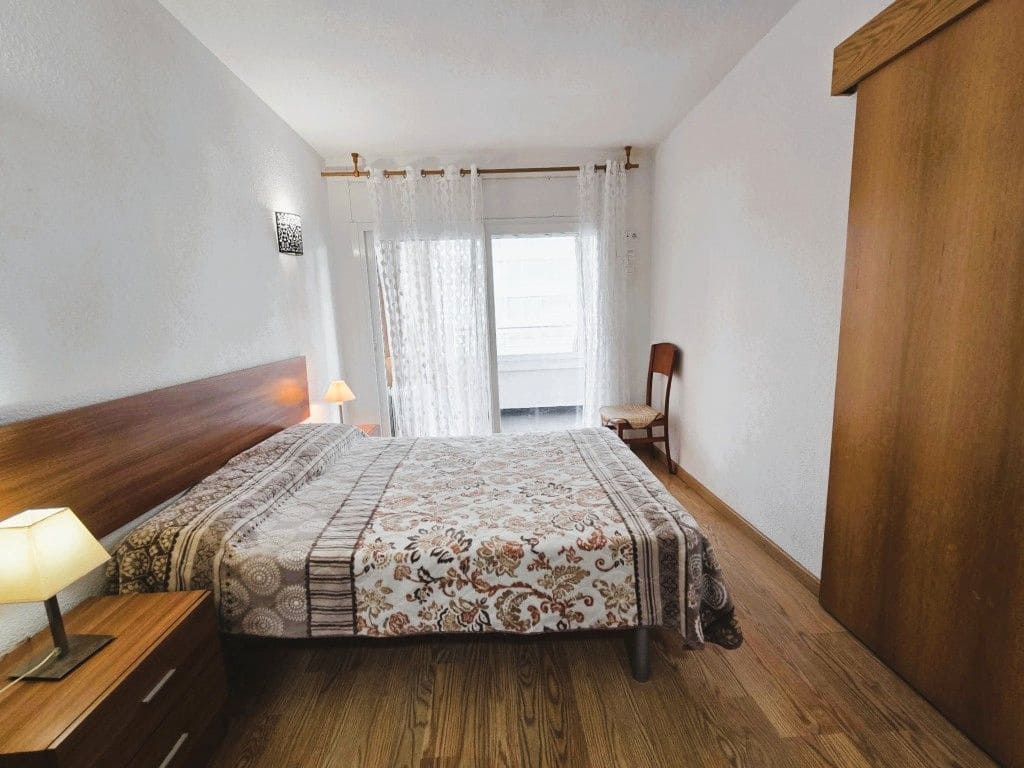 1 bedroom Beach Apartment for sale in Roses with pool - € 160,000 (Ref: 9421492)