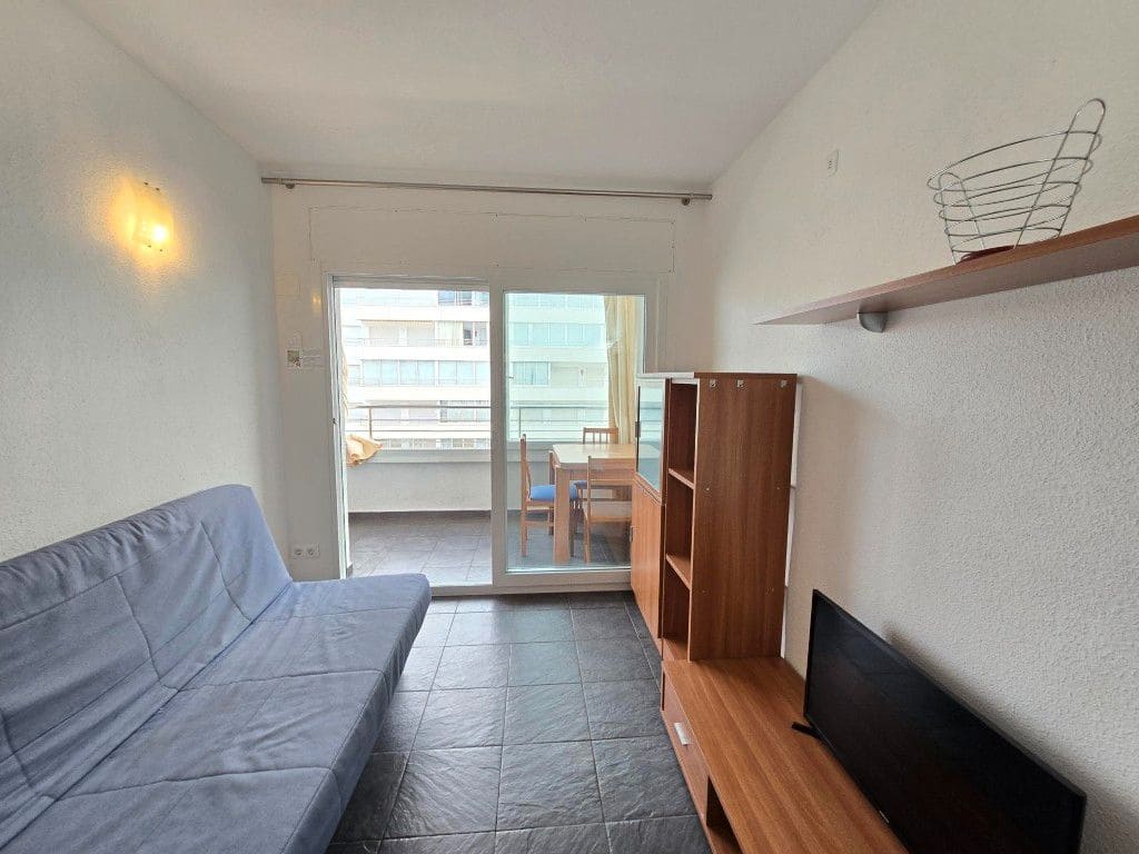 1 bedroom Beach Apartment for sale in Roses with pool - € 160,000 (Ref: 9421492)