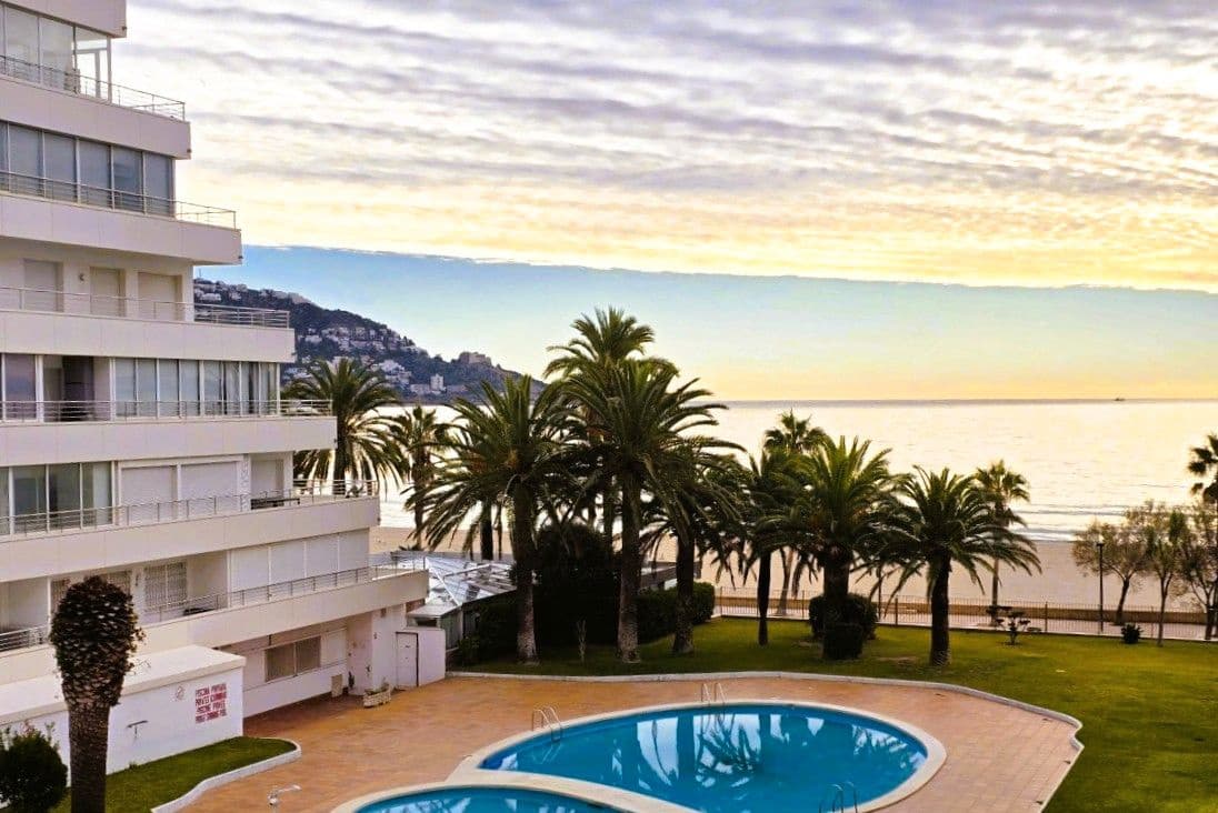 1 bedroom Beach Apartment for sale in Roses with pool - € 160,000 (Ref: 9421492)