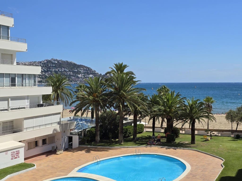 1 bedroom Beach Apartment for sale in Roses with pool - € 160,000 (Ref: 9421492)