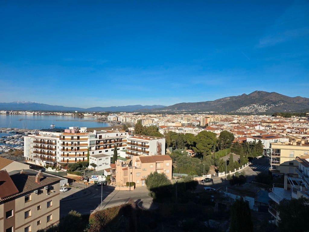 2 Zimmer Strandapartment zu verkaufen in Roses mit Garage - 275.000 € (Ref: 9424128)