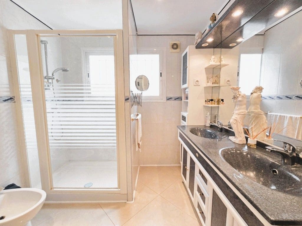 3 soveværelse Strandlejlighed til salg i Roses - € 360.000 (Ref: 9473293)