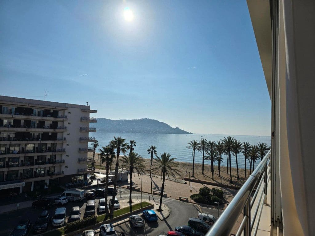 2 bedroom Apartment for sale in Roses with pool - € 180,000 (Ref: 9480598)