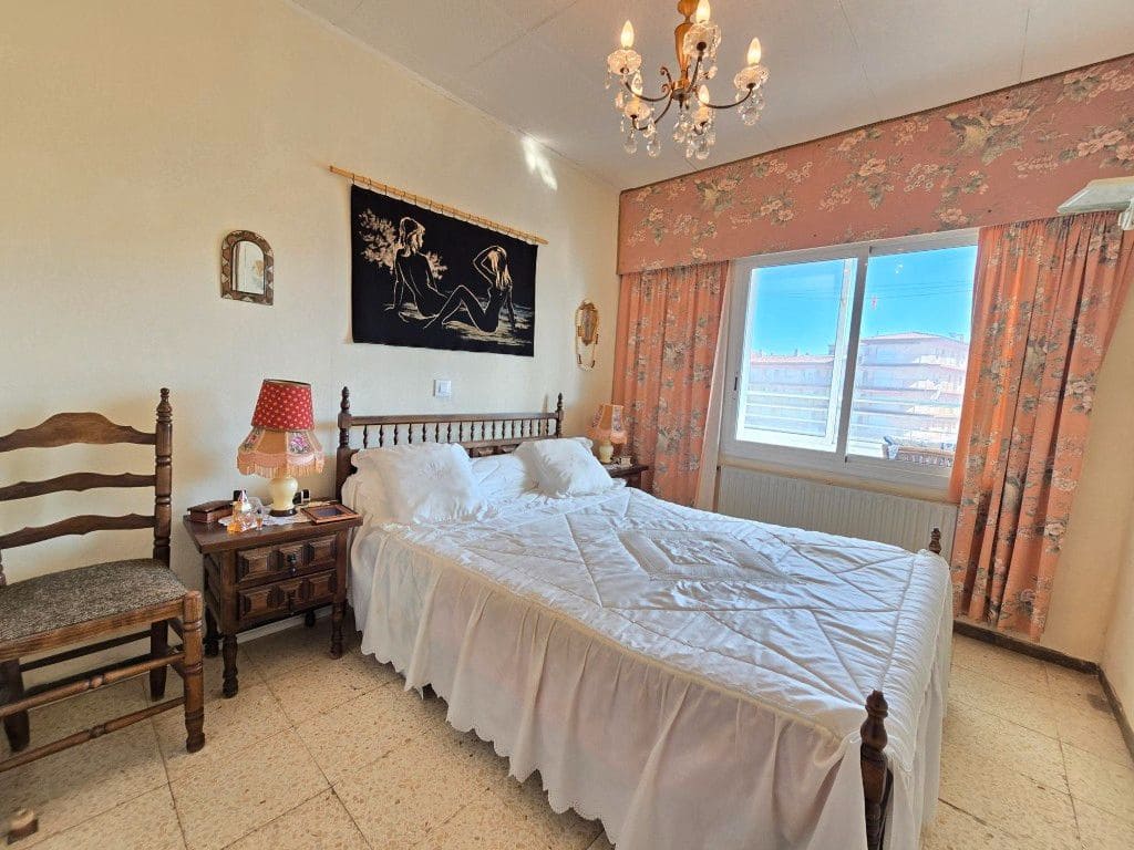 2 bedroom Apartment for sale in Roses with pool - € 180,000 (Ref: 9480598)