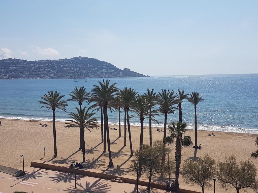 2 Zimmer Strandapartment zu verkaufen in Roses mit Pool - 180.000 € (Ref: 9480598)