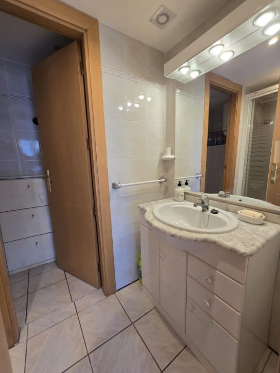 2 soveværelse Strandlejlighed til salg i Roses med swimmingpool - € 330.000 (Ref: 9536311)