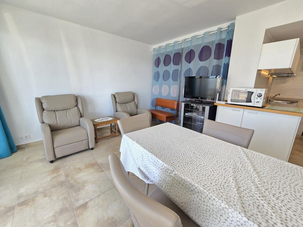 2 soveværelse Strandlejlighed til salg i Roses med swimmingpool - € 330.000 (Ref: 9536311)