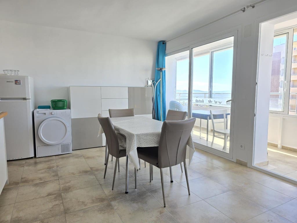 2 soveværelse Strandlejlighed til salg i Roses med swimmingpool - € 330.000 (Ref: 9536311)