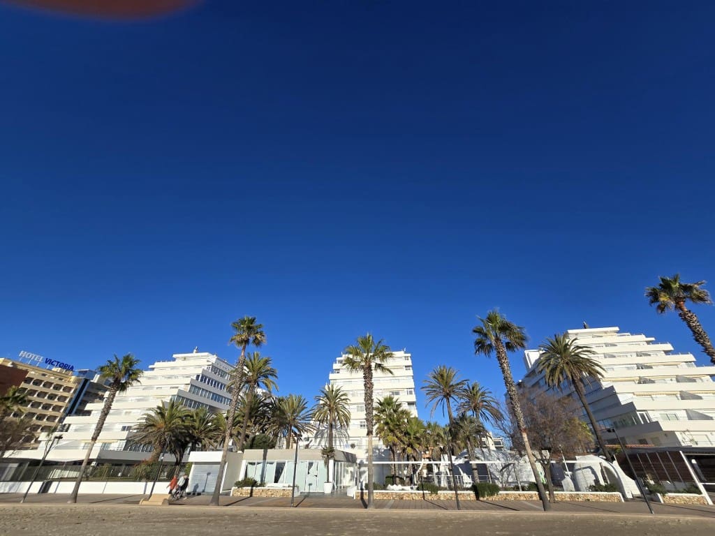 2 soveværelse Strandlejlighed til salg i Roses med swimmingpool - € 330.000 (Ref: 9536311)