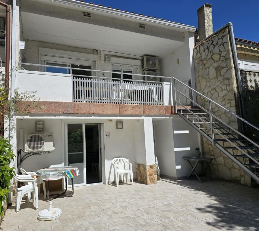 3 bedroom Townhouse for sale in Roses with garage - € 295,000 (Ref: 9713387)