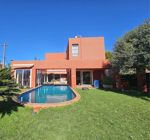 Chalet de 3 habitaciones en Fortià en venta con piscina garaje - 769.000 € (Ref: 9744261)