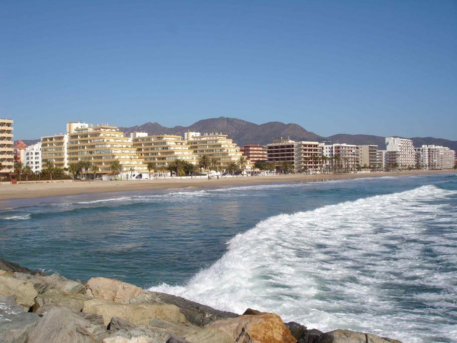 Strandleiligheter til salgs i Roses med svømmebasseng - € 170 000 (Ref: 9797682)