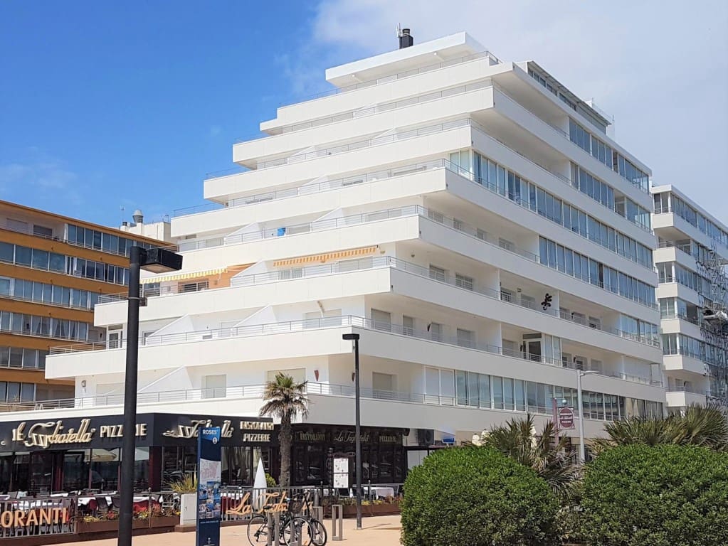 Strandleiligheter til salgs i Roses med svømmebasseng - € 170 000 (Ref: 9797682)