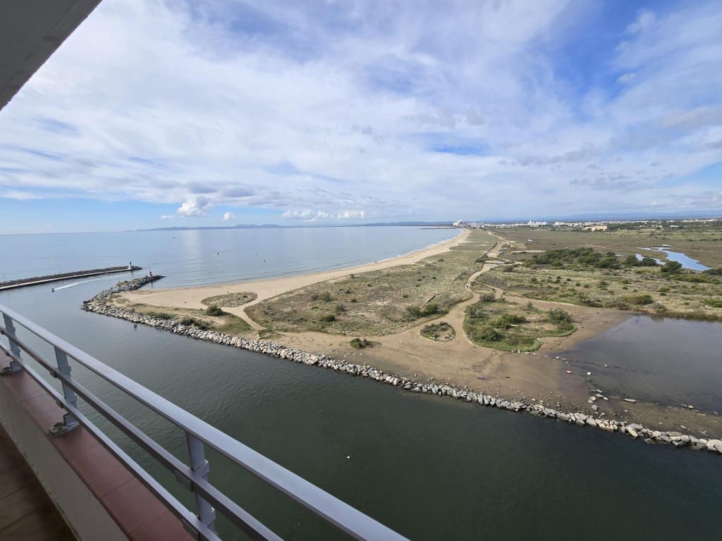 2 bedroom Beach Apartment for sale in Roses - € 420,000 (Ref: 9829441)